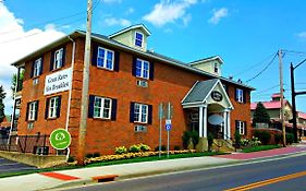 Lodging On The Square